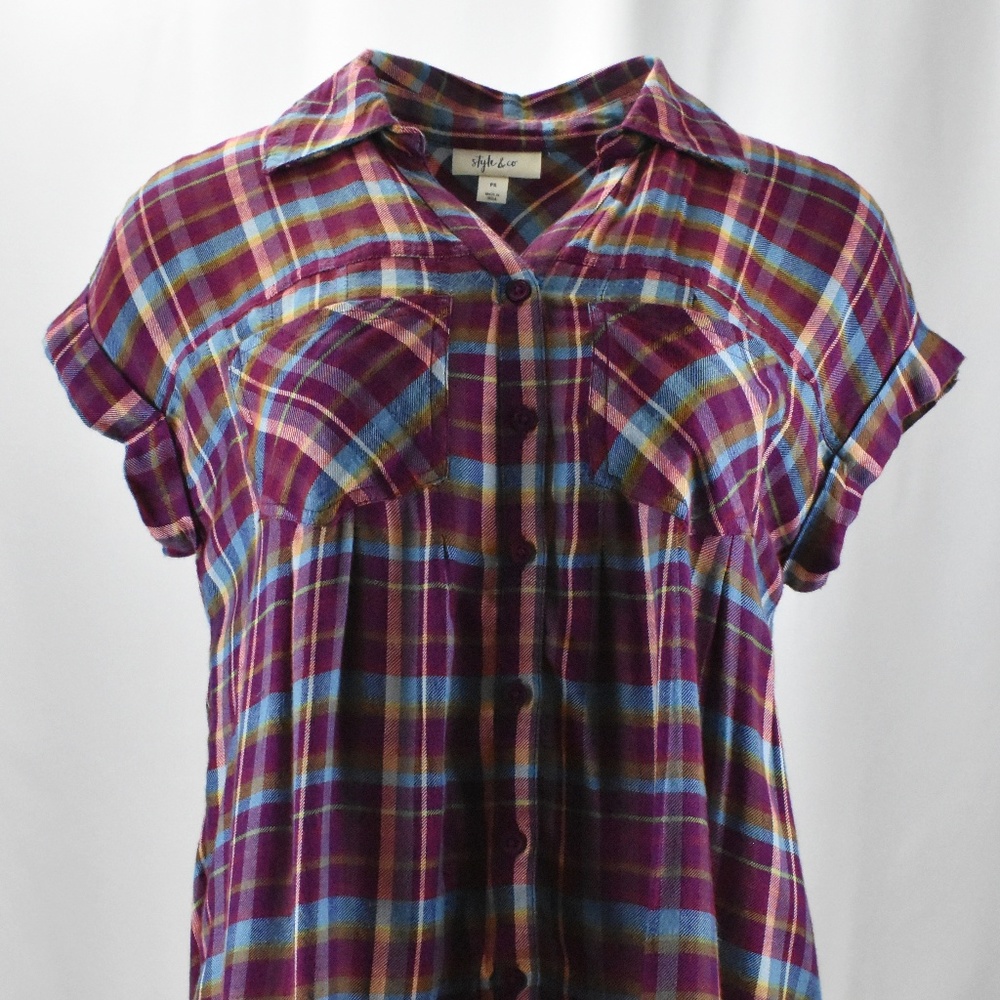 !! Pink Plaid Button Up Shirt w/ Pocket Detail !!